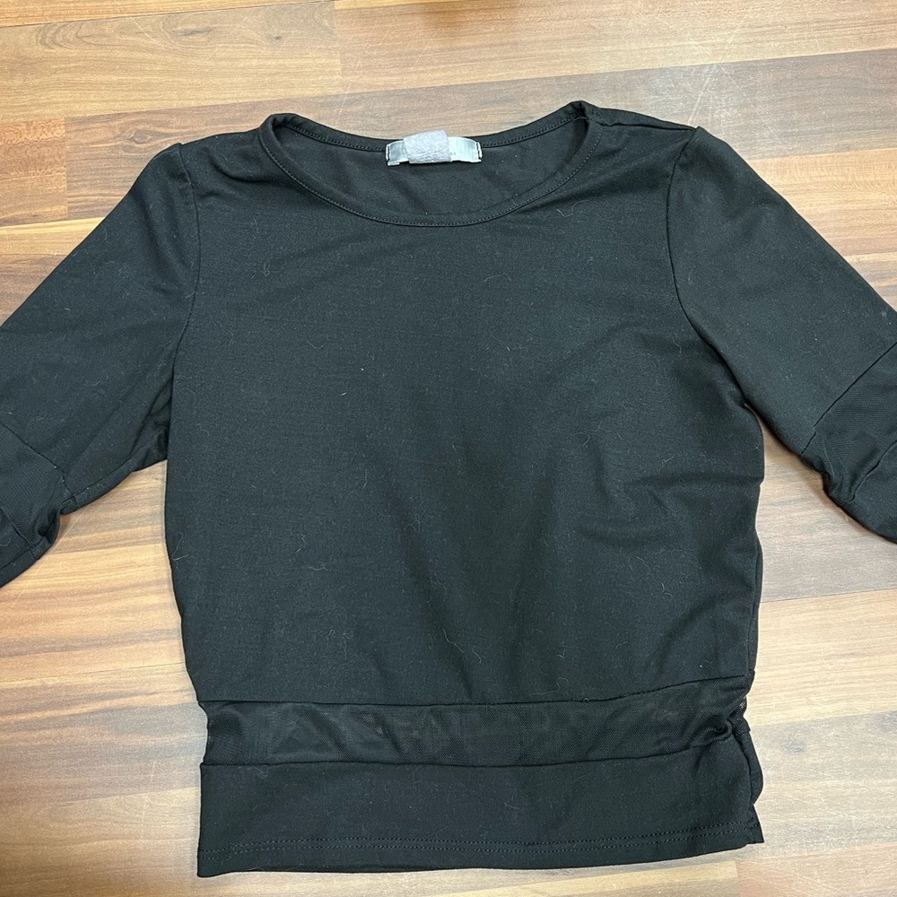 Quarter sleeve top